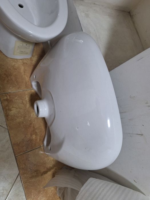 Продам раковины и биде новые