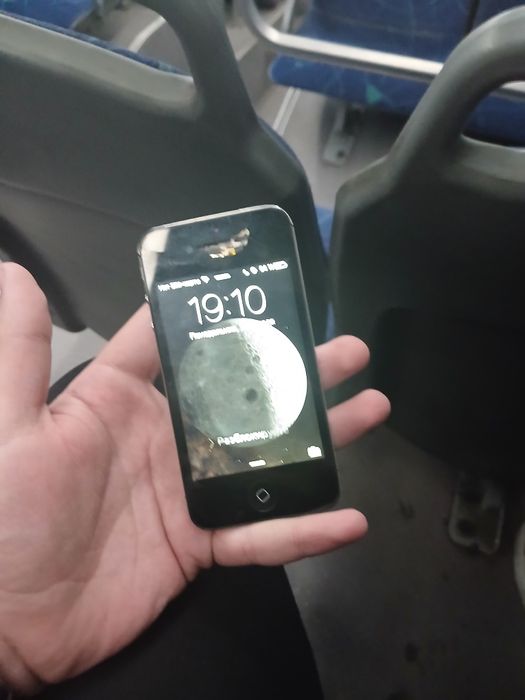 iPhone 4s рабочий на запчасть