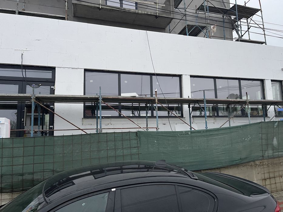 Spatii comerciale cu parcare privata