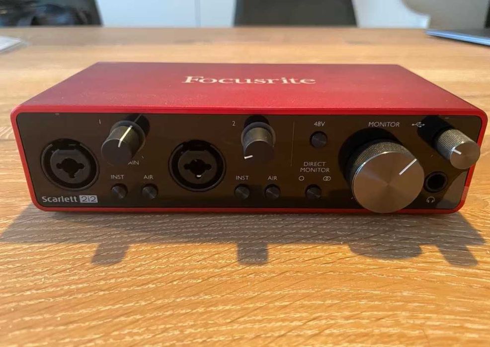 Интерфейс за Китара Focuriste Scarlett 2i2
