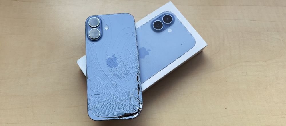 Apple IPhone 17 - 256GB _Carcasa stramba / Spate Spart / Punct mic display colt __Perfect Functional // 94% Health