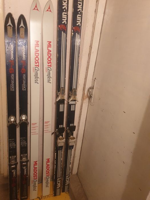 Комплект от 1 бр.ски,1 бр.обувки и щеки 3 комплекта.