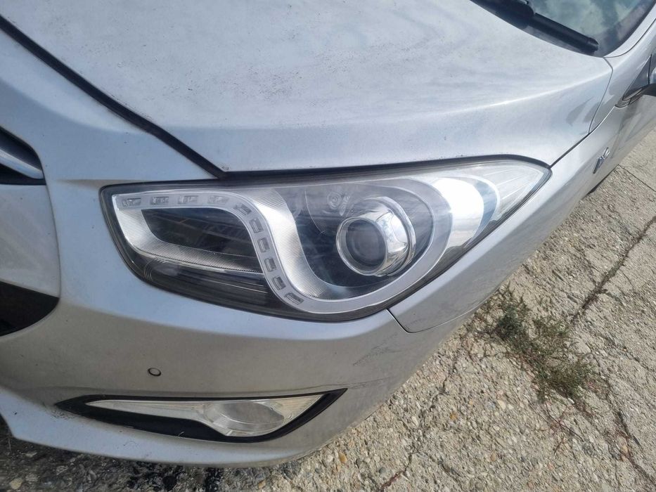 Far stanga Hyundai i40