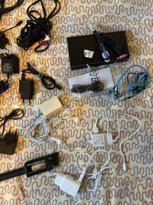 Кабели, зарядни, слушалки различни всичко  за 9,90