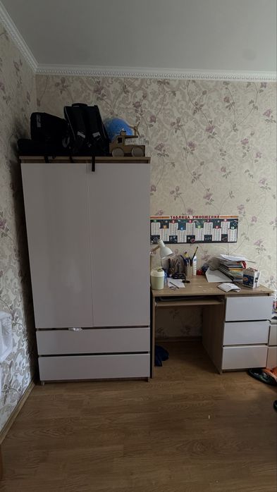 Шкаф и стол детский