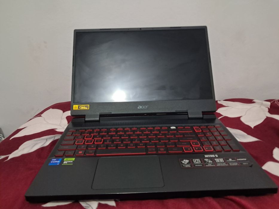 Vand laptop gaming acer 5 sau schimb cu ps5 sau ps5 pro