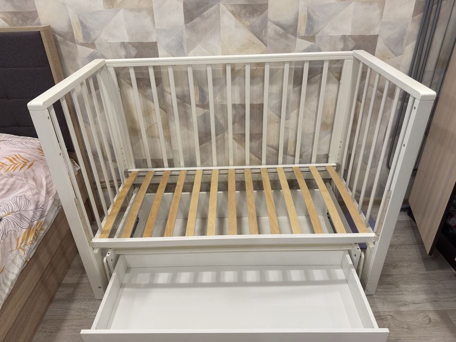 Продам кроватку-маятник Rant Bergen