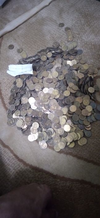 Numizmatika uchun SSSR ko'krak nishonlari sotiladi. 1000 dona tangalar