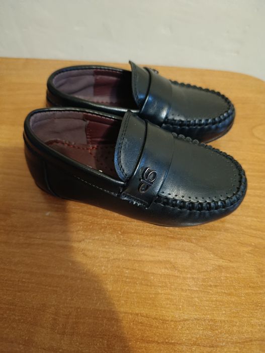 Туфли на мальчика примерно 25р