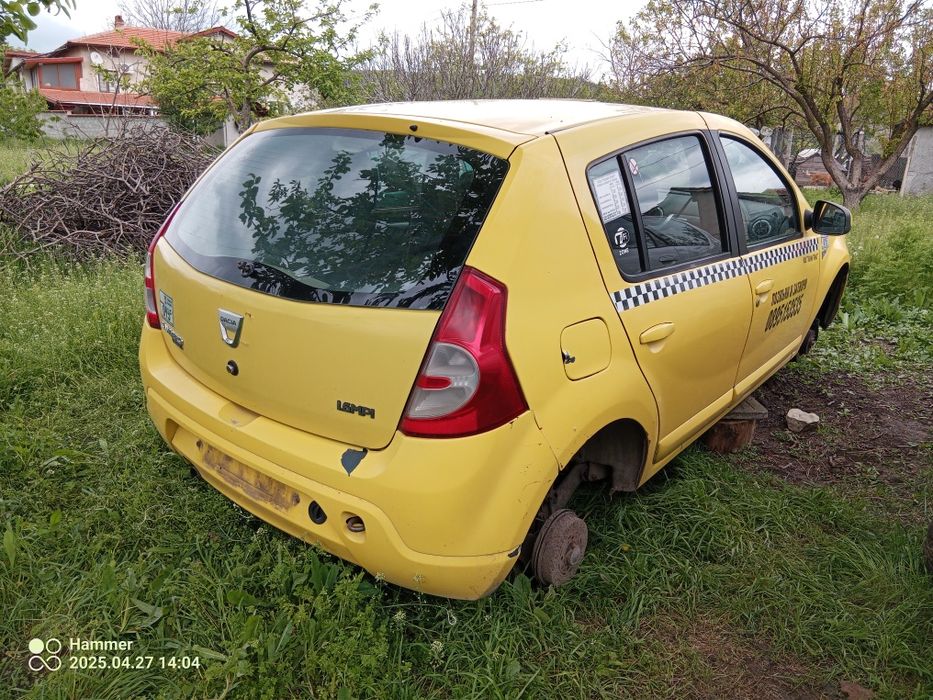 Продавам dacia sandero 1.6 газ бензин на части