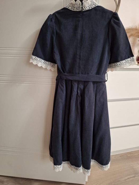 Rochie pana la genunchi, cu detalii din broderie, 8 ani