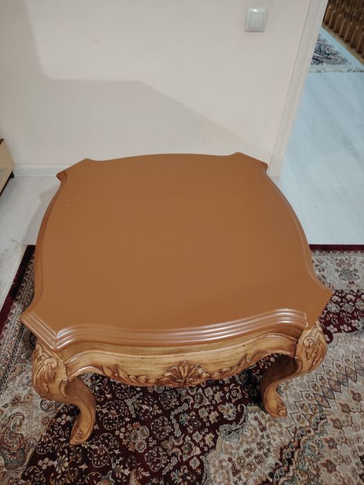 Журнальный стол деревянный