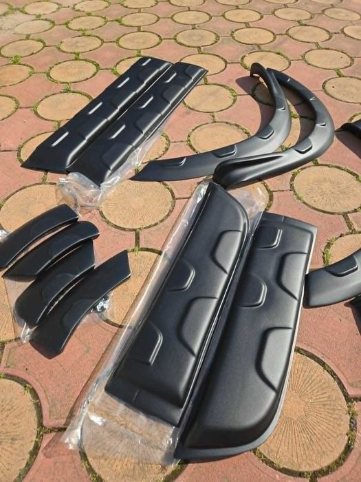 Set 12 Bandouri Laterale Model Off-Road STRIAT Protectii Bara Aripa USI Overfendere DACIA DUSTER I 2010-2017