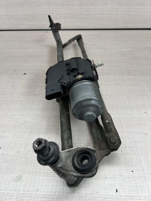 Лостов механизъм с моторче за чистачки VW Golf 6