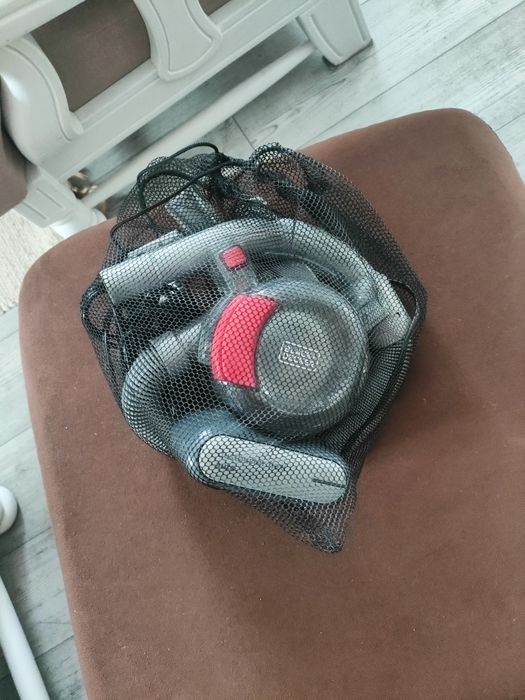 Aspirator auto black& decker foarte  puțin folosit