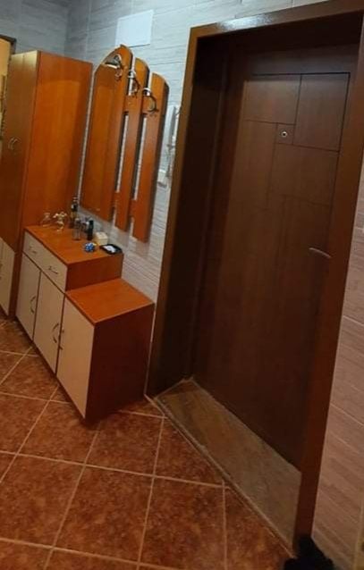 Дава се под наем Двустаен апартамент в Варна, Колхозен пазар - 60 кв.м за 500 € - Снимка #1