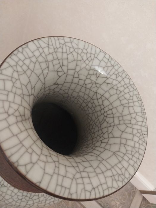 Большая напольная ваза