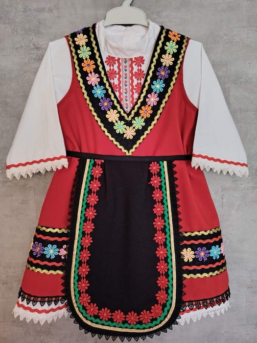 Детска народна носия за момиче на 2 години, от тракийски регион