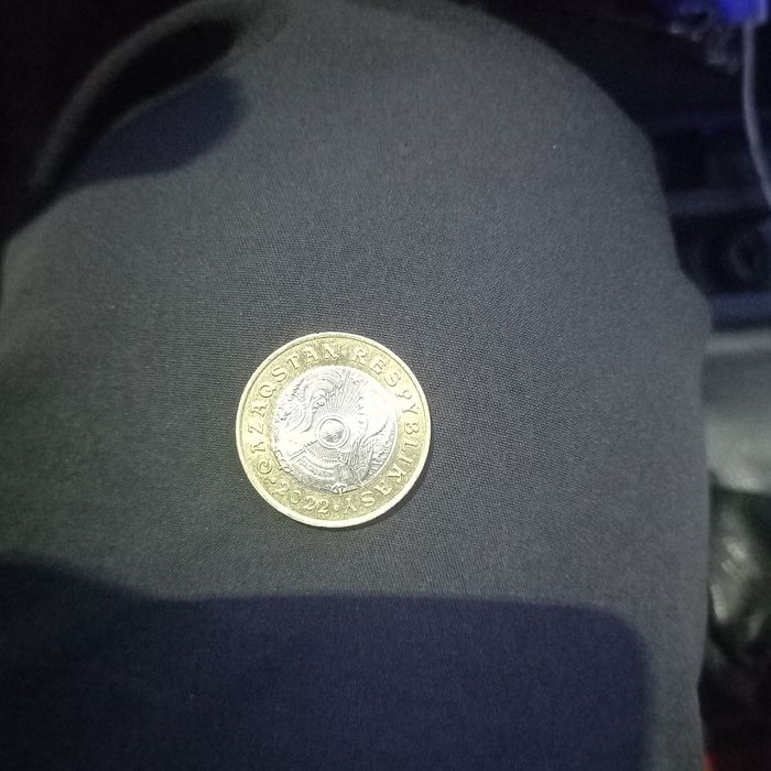 Продам монета 100т