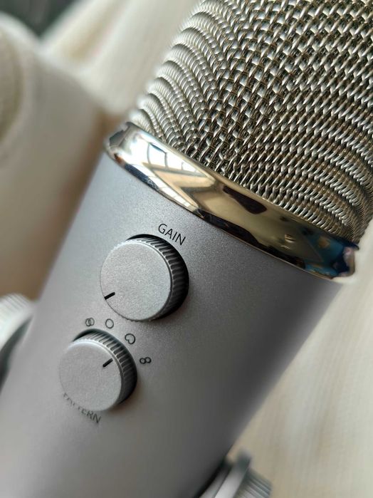 Logitech Blue Yeti USB микрофон, сребрист, регулируема стойка, за запис и стрийминг