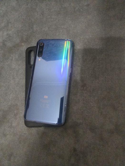 Продам Мощный Флагман Xiaomi Mi 9