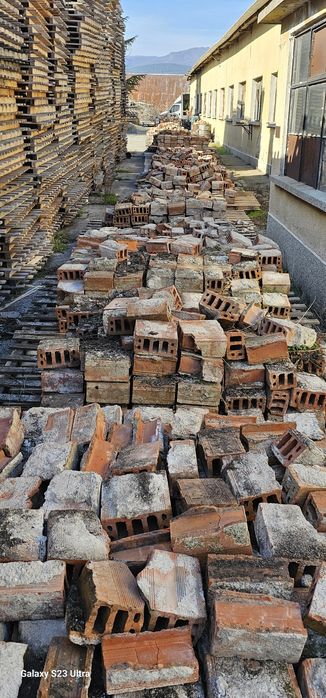 Продавам тухли втора употреба