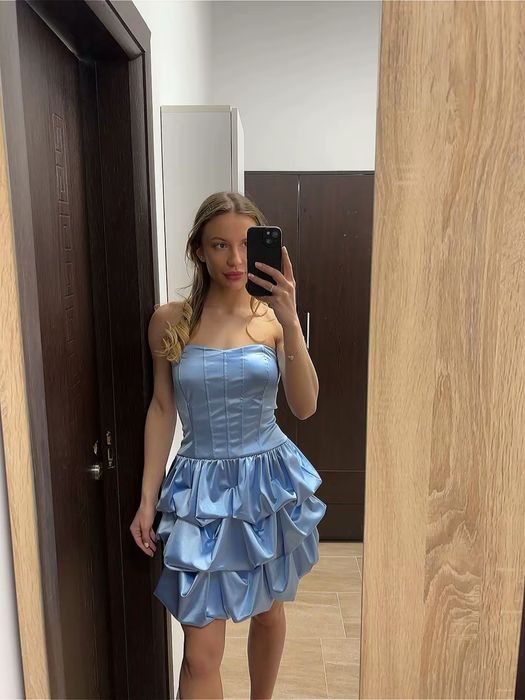 Елегантна рокля с корсет