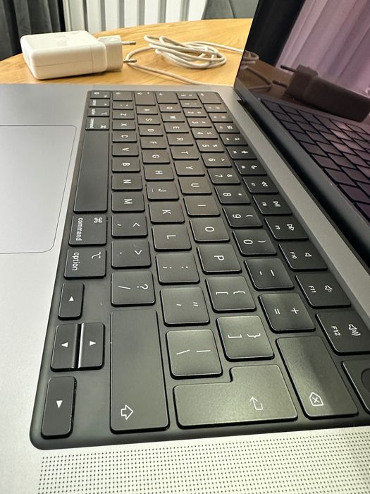 Laptop MacBook M1 Pro 14'' 16GB RAM 512GB SSD Storage