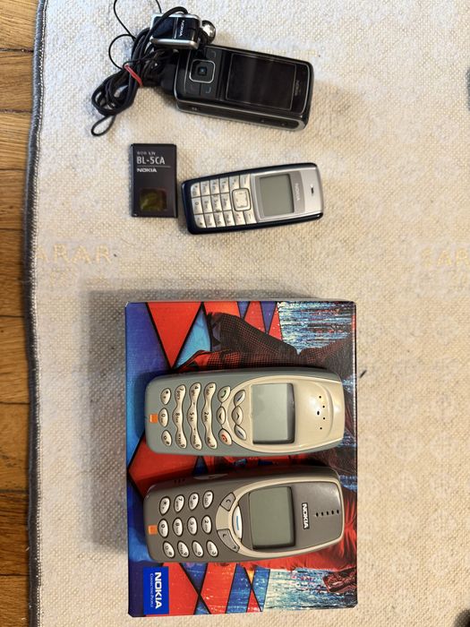 Titlu: Lot uriaș 13 telefoane colecție: iPhone 4, Samsung, Huawei la CUTIE + Nokia & accesorii Preț: 1100 Lei