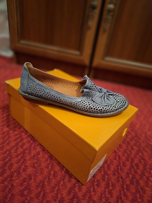 Продаеться женская обувь