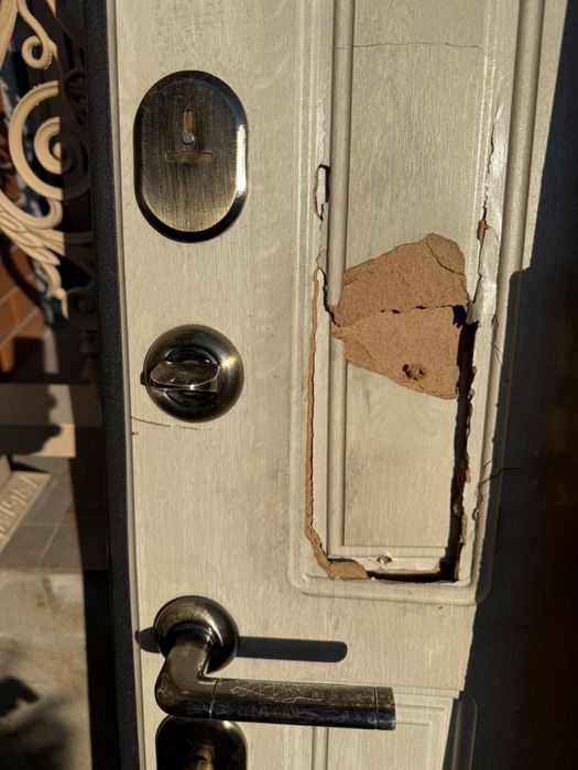 Продам входную дверь