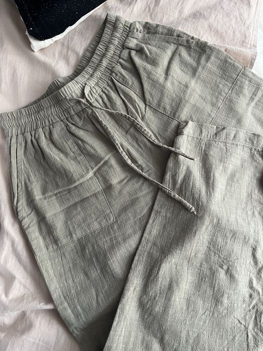 Продавам два дамски панталона – размер С-M