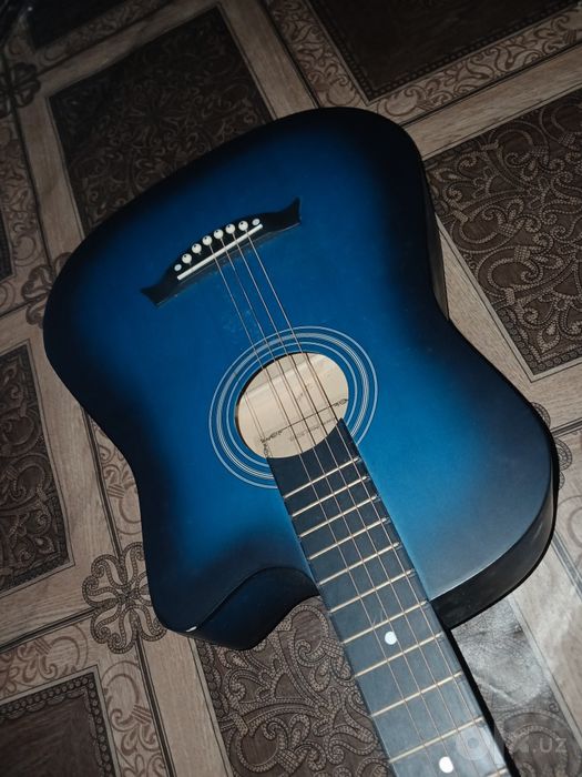 Gitara sotiladi srochno