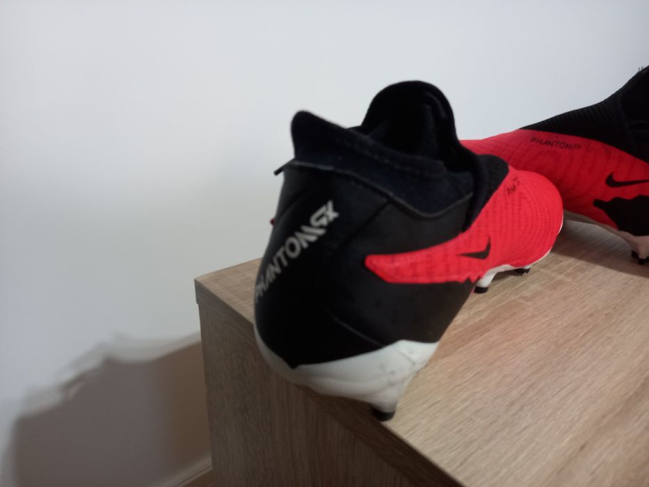 Vând Ghete nike fotbal