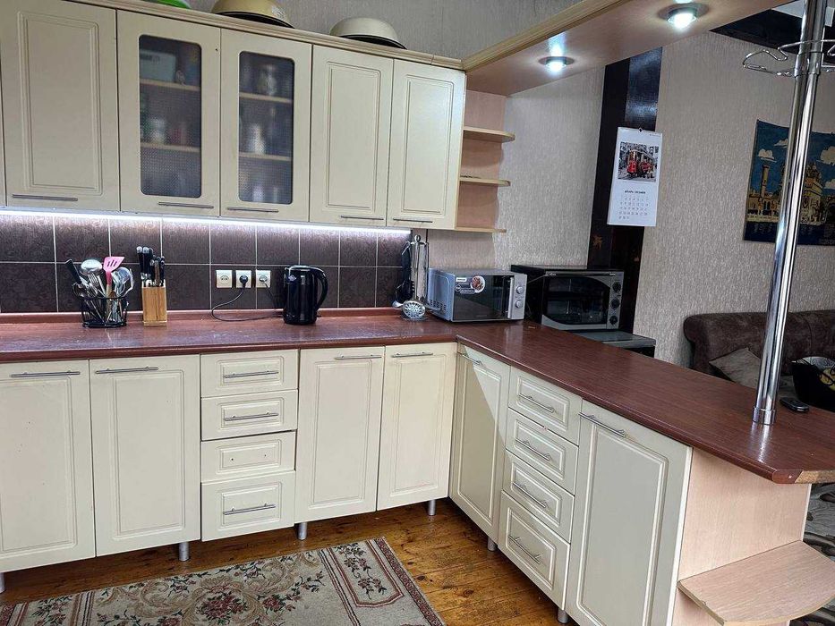 Cрочно продается большая кухонная мебель в отличном состоянии!