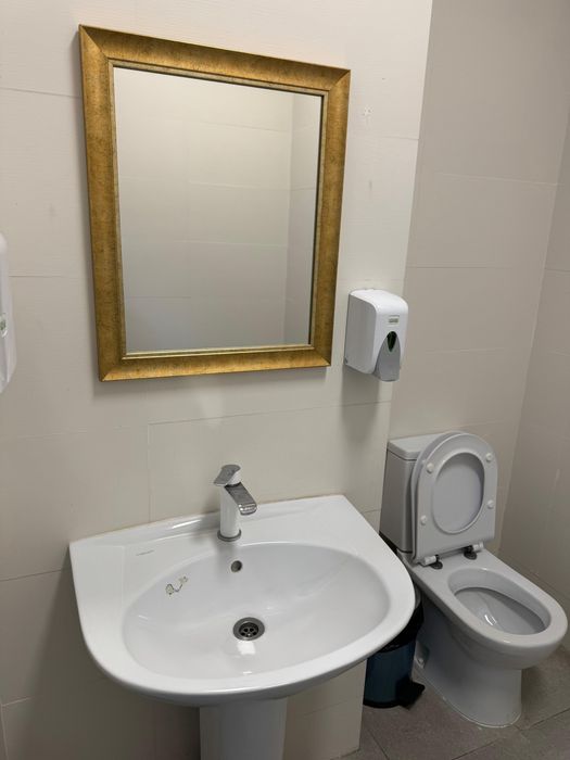 Продам унитазы, раковины, зеркала