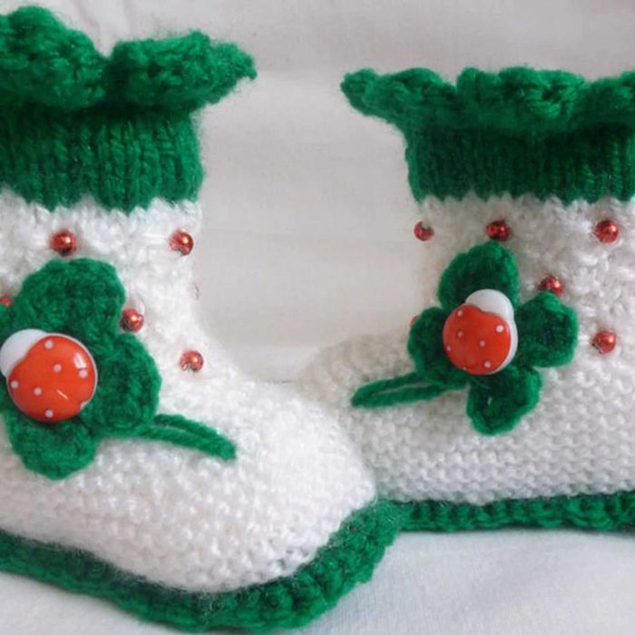 Ръчно изплетени бебешки терлички за момиченце по собствен дизайн, различни размери, подходящо за подарък