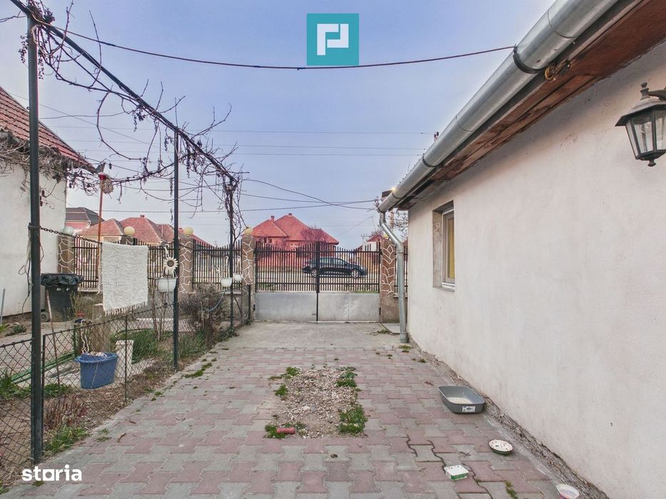 Casă cu 4 camere și 700 mp teren în Cermei