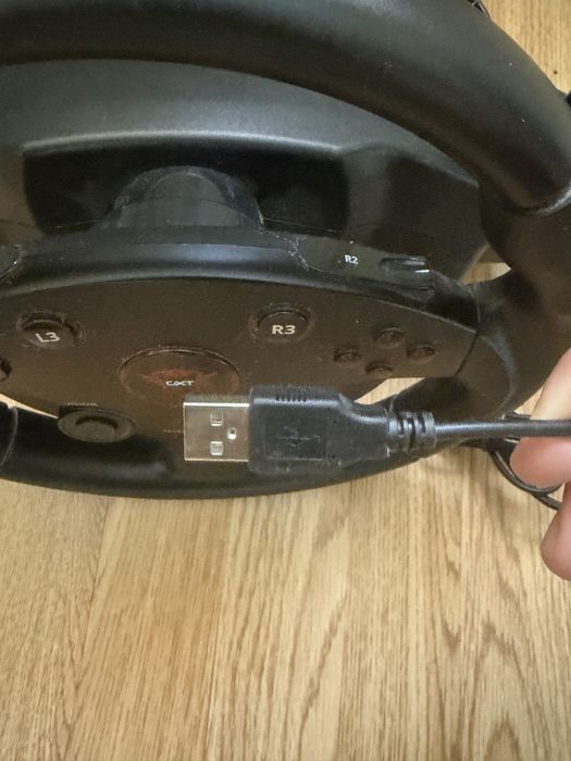 Volan de gaming Trust (cu pedale) – pentru PC / PlayStation