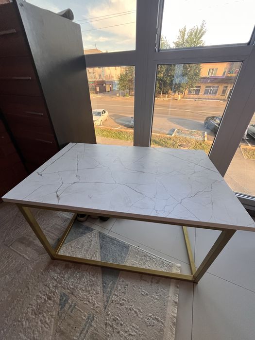 Продам  столик  для  интерьера