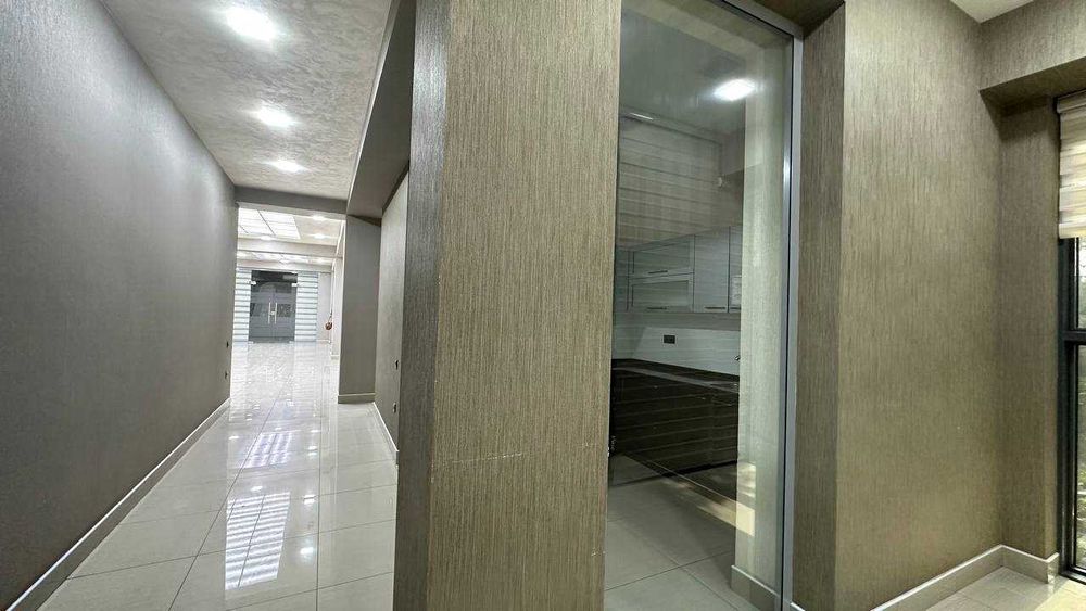 Офисы  280, 350 750  кв.м  Бизнес Центр Метро Ойбек