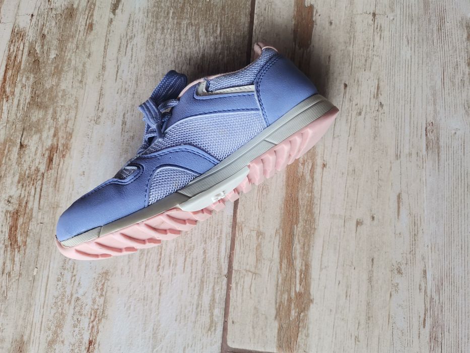 Обувки и маратонки 32, 33 номер