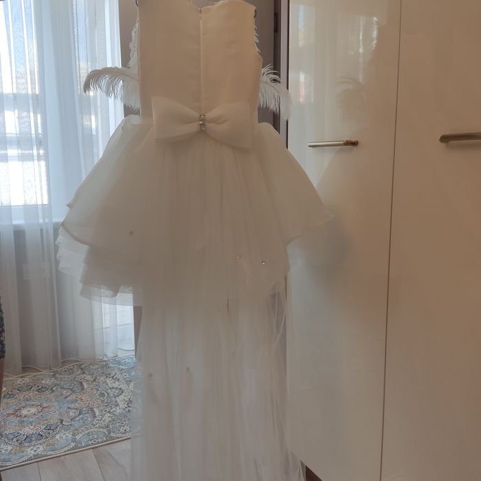 Детска рокля с шлейф