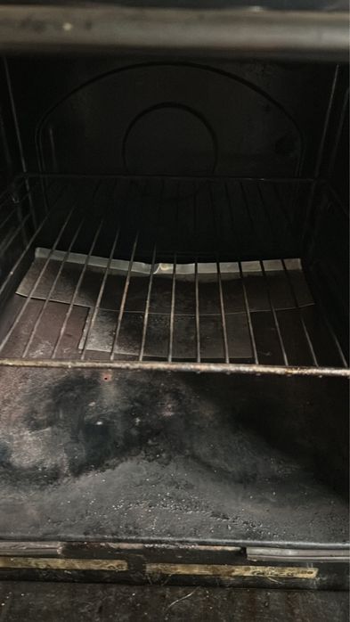 Продавам готварска печка 2 ток и 2 газ