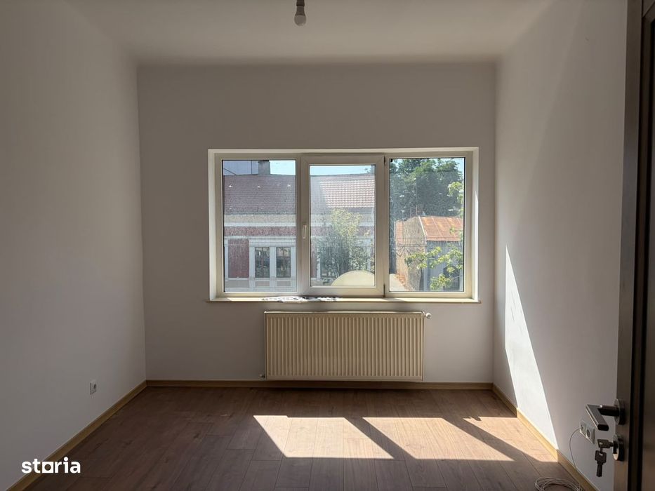 Apartament cu 3 camere decomandate, etaj 1, superfinisat, in Centru