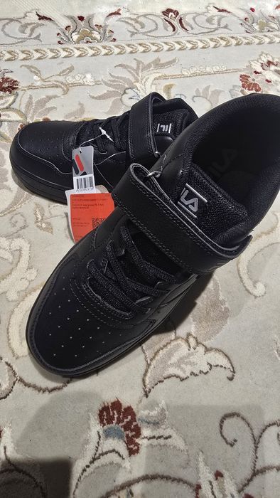 Новые кроссовки Fila