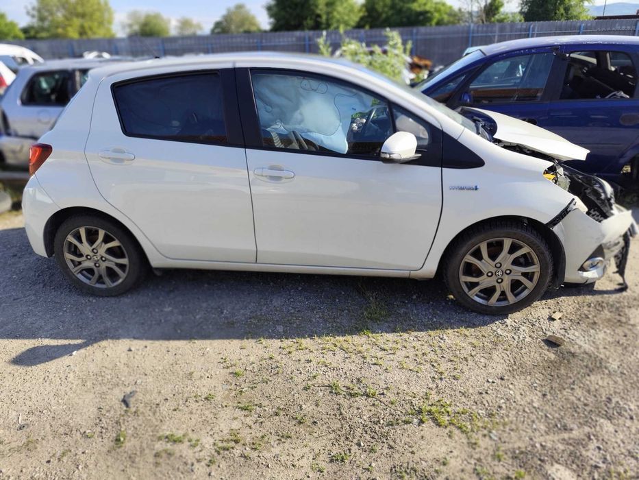 Toyota Yaris hybrid на части 2 броя