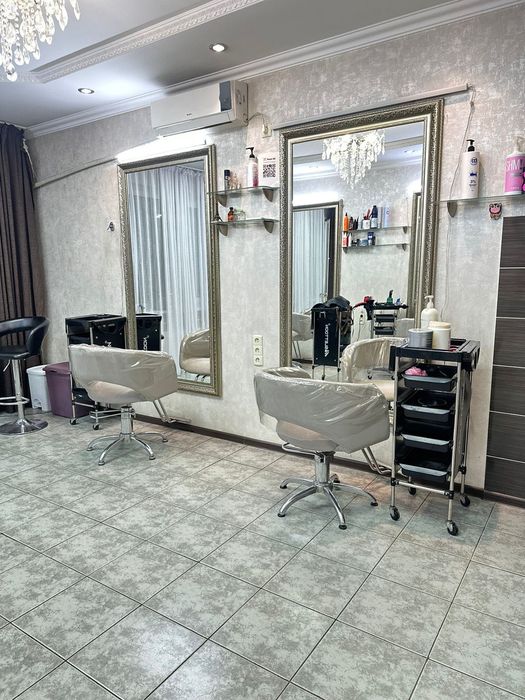 Парихмахерские кресла и мойка