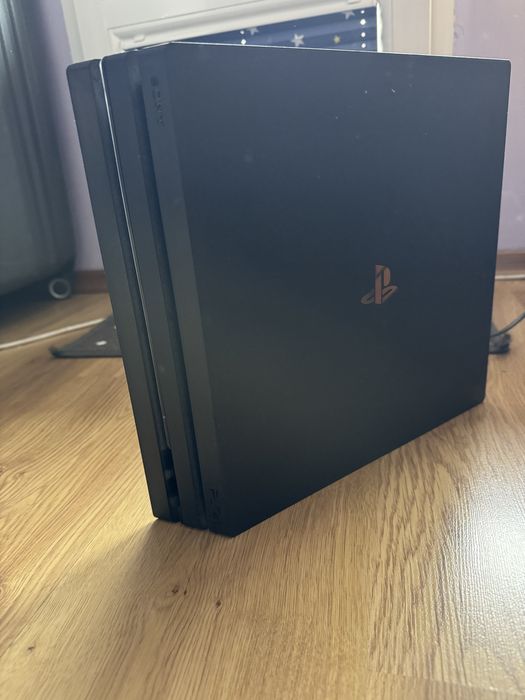 Ps 4 pro 1 TB + два джойстика
