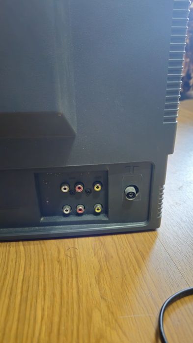 Телевизор Akita 14 инчa